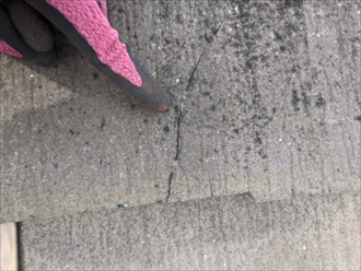 三鷹市牟礼にて屋根の塗装をご検討中のお客様邸の調査、コロニアルNEOは塗装ができないスレートです